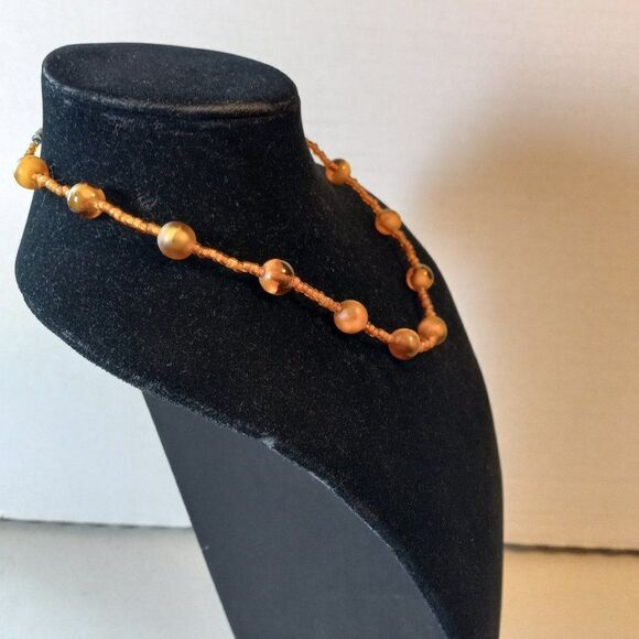 Amber Colored Beaded necklace - Picture 2 of 6